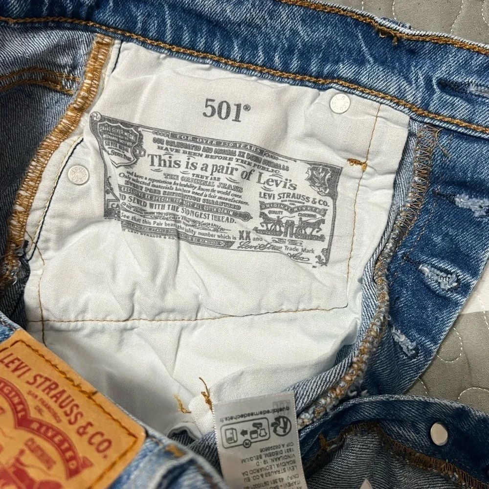 Levi’s 501® ORIGINAL WOMEN'S SHORTS 28 / 6 has special red tag - Picture 9 of 11